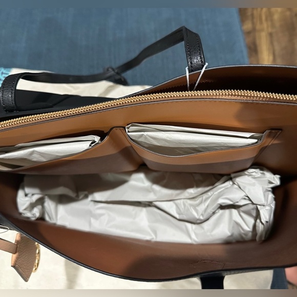 Tory Burch Perry Leather Shopper Tote Bag - Picture 6 of 9